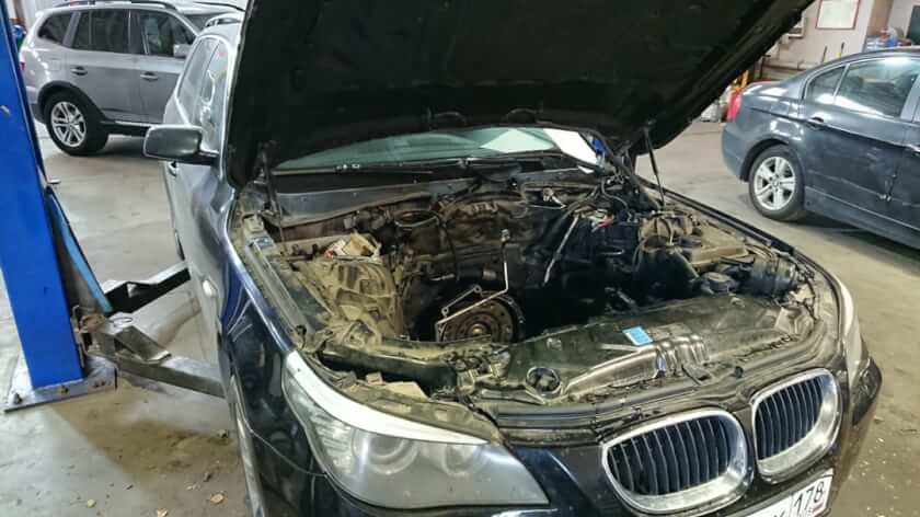 Замена Цепей BMW E60 N47. Вовремя удалили болт заслонки из цилиндра через снятие ГБЦ. Также удалили систему EGR и вихревые заслонки